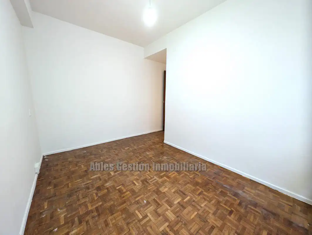 Habitación de Piso en venta en Oviedo  con Calefacción, Parquet y Terraza