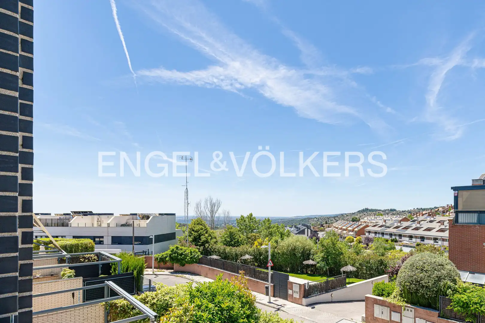 Vista exterior de Casa o xalet en venda en Torrelodones amb Aire condicionat, Calefacció i Jardí privat