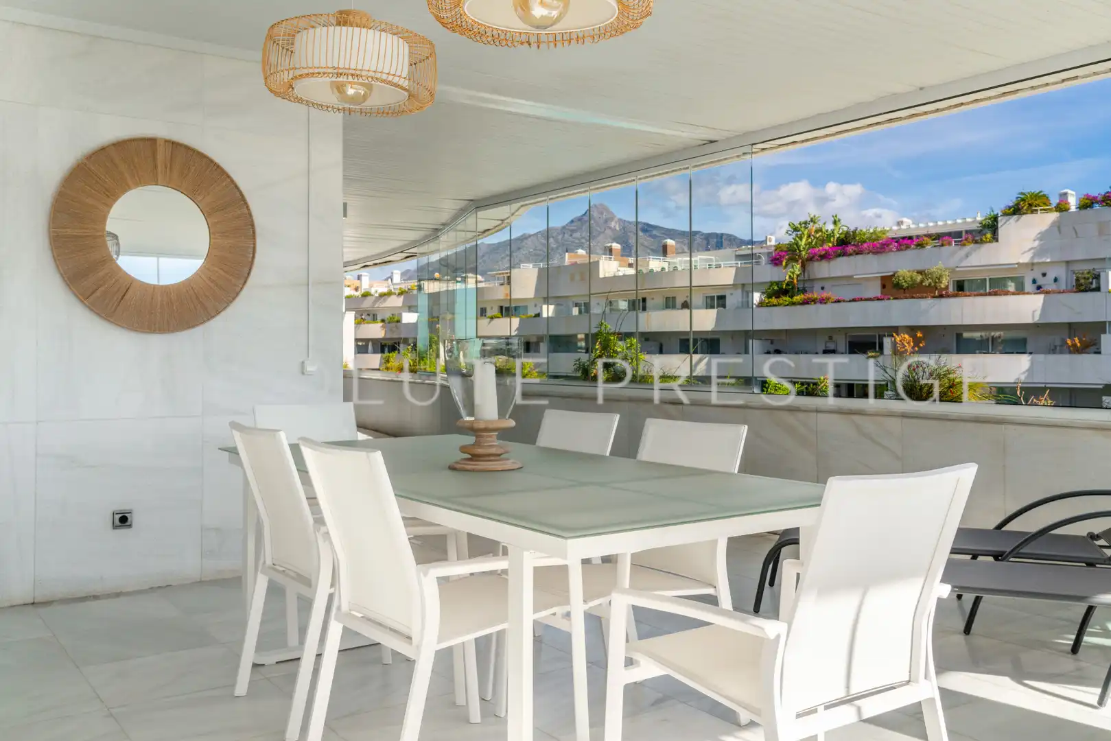 Vista exterior de Apartament en venda en Marbella amb Aire condicionat, Terrassa i Piscina