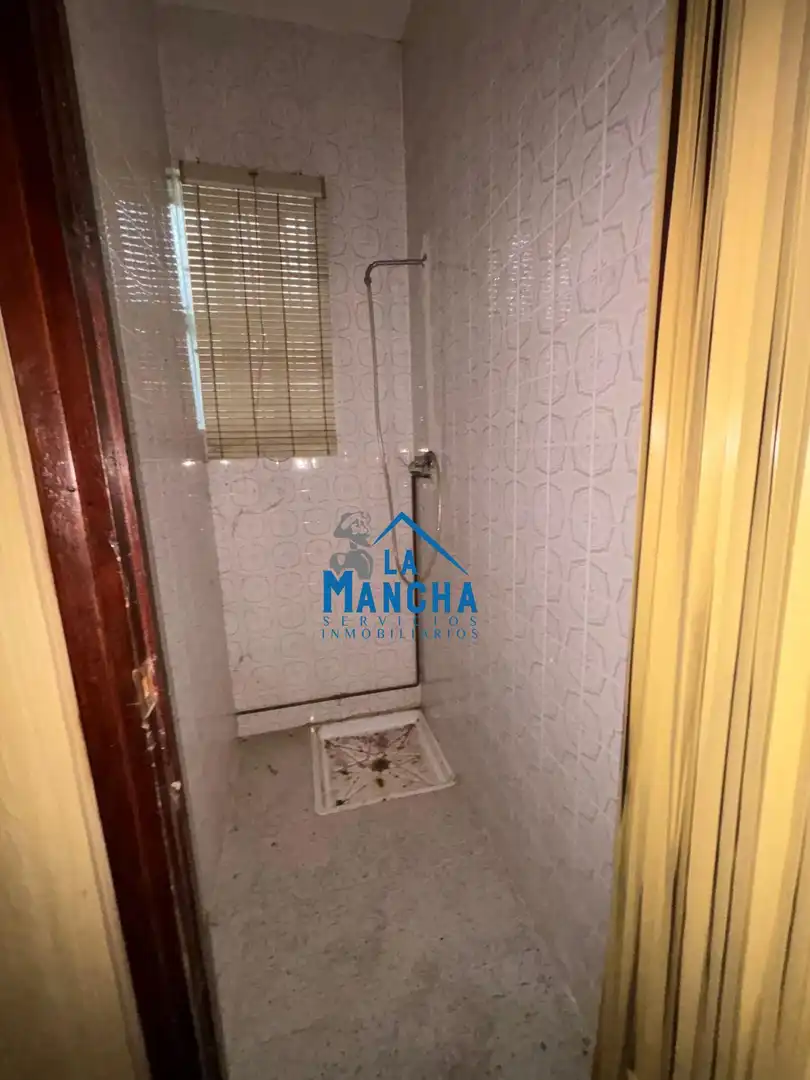 Badezimmer von Fabrikhallen zum Verkauf in Albacete