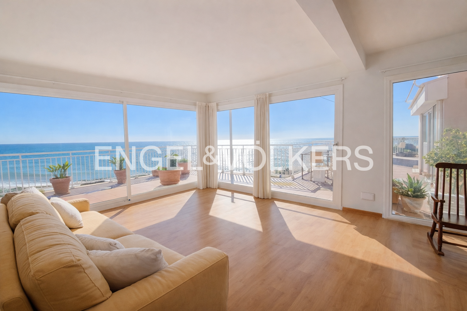 Sala de estar de Ático en venta en Pineda de Mar con Aire acondicionado, Calefacción y Parquet