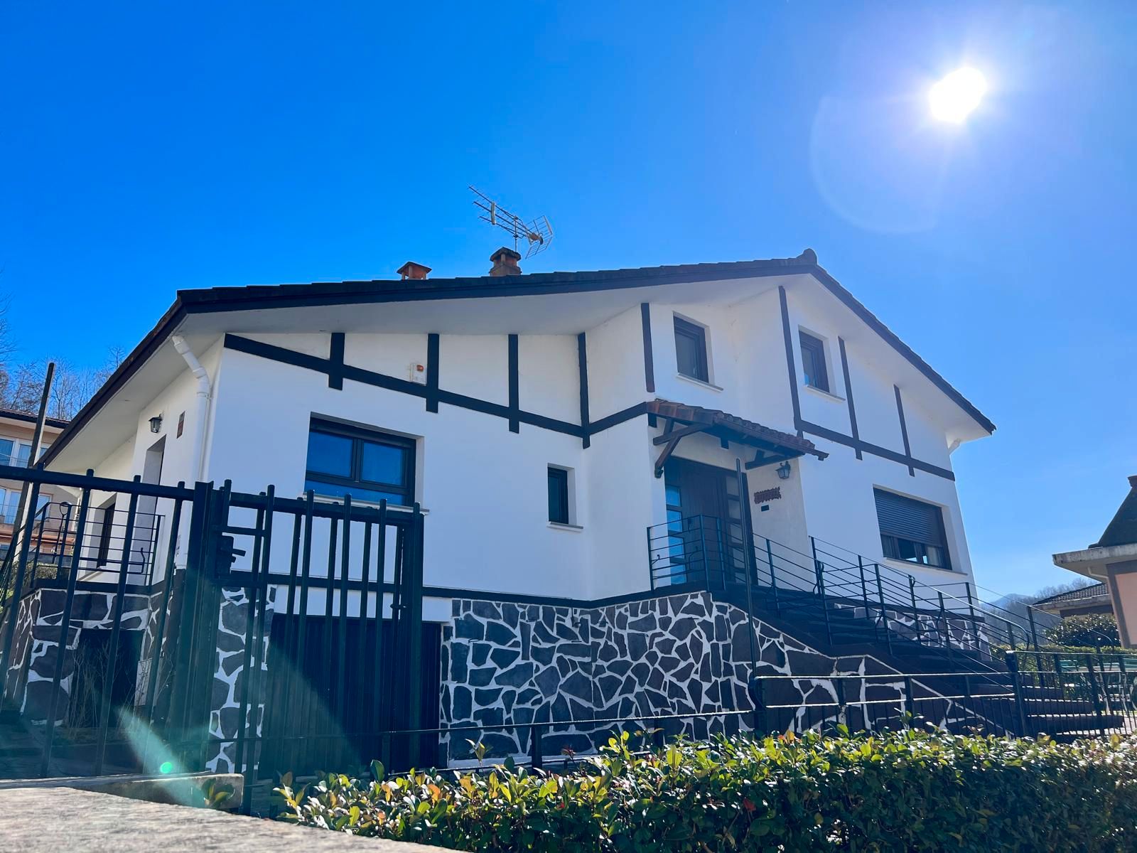 Vista exterior de Casa o xalet en venda en Andoain amb Calefacció, Jardí privat i Traster