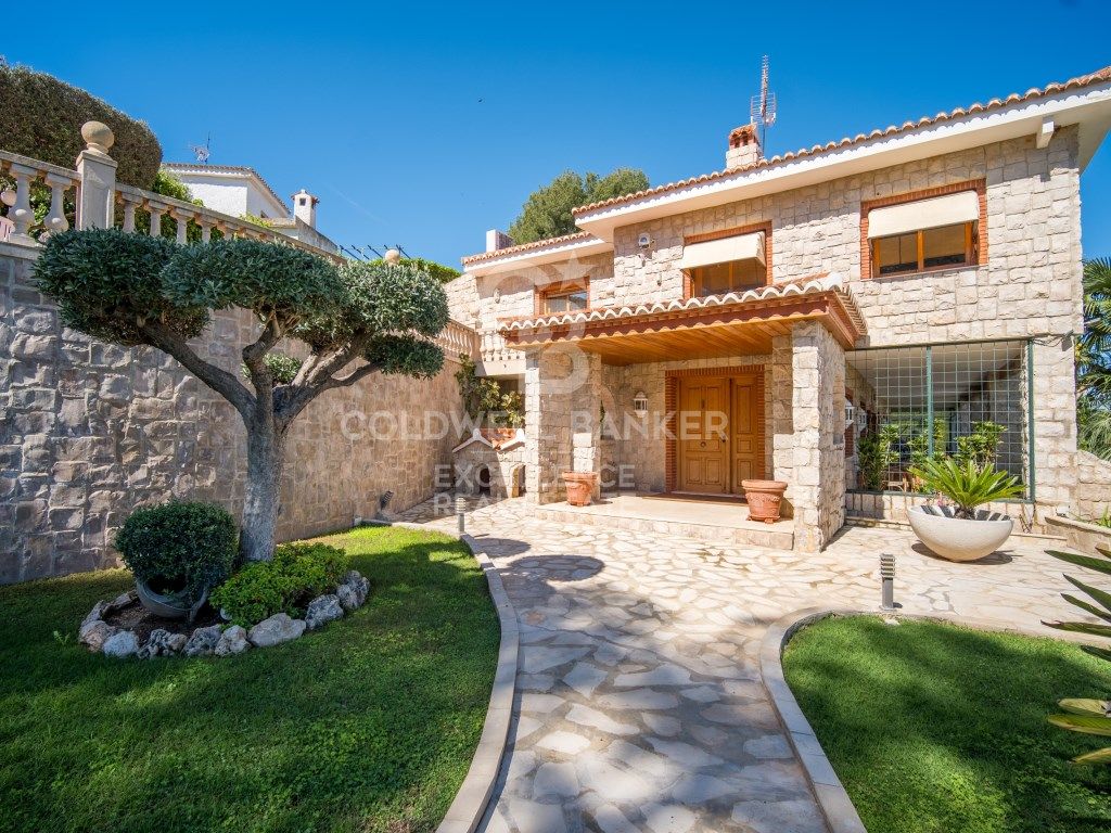 Vista exterior de Casa o chalet en venta en Chiva con Aire acondicionado, Calefacción y Jardín privado