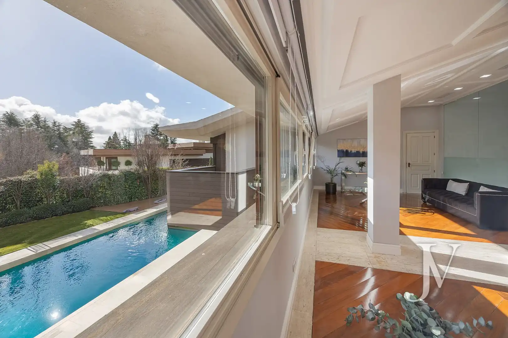 Piscina de Casa o chalet en venta en Madrid con Aire acondicionado, Calefacción y Jardín privado