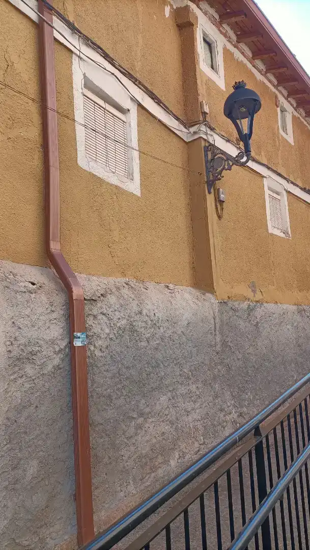 Vista exterior de Casa adosada en venta en Matute con Balcón