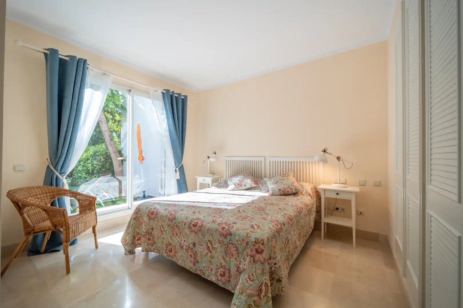 Bedroom of Ground floor for sale in Estepona  with Air Conditioner, Private garden and Terrace
