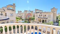 Vista exterior de Casa adosada en venda en Guardamar del Segura amb Aire condicionat, Jardí privat i Terrassa