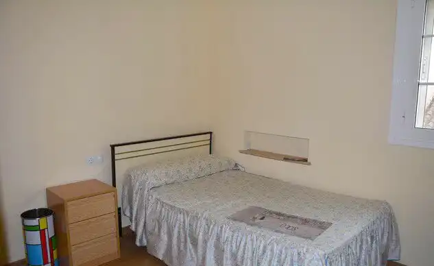 Schlafzimmer von Wohnung zur Miete in Cáceres mit Klimaanlage, Heizung und Möbliert