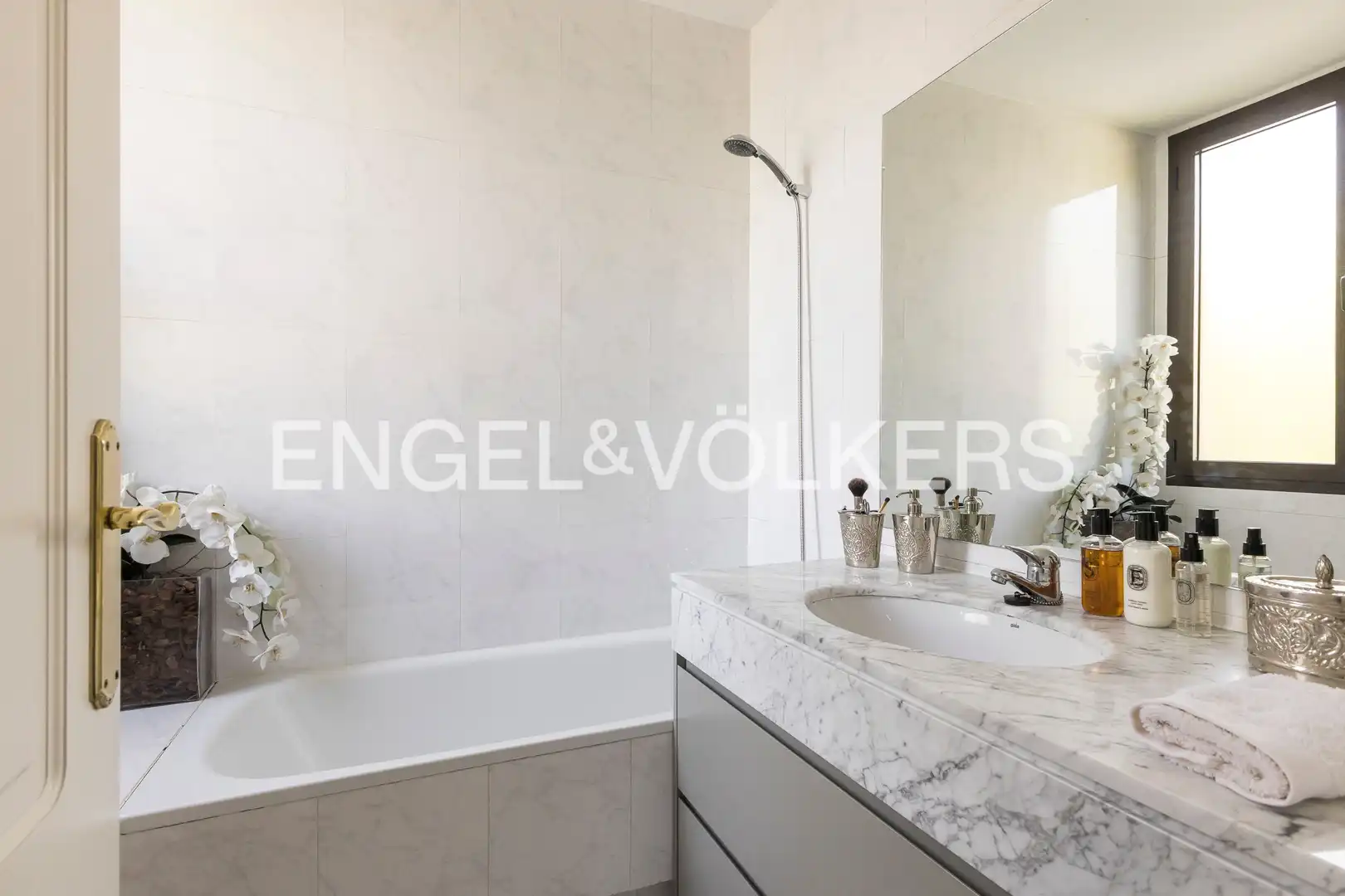 Baño de Piso en venta en Madrid con Calefacción, Parquet y Terraza