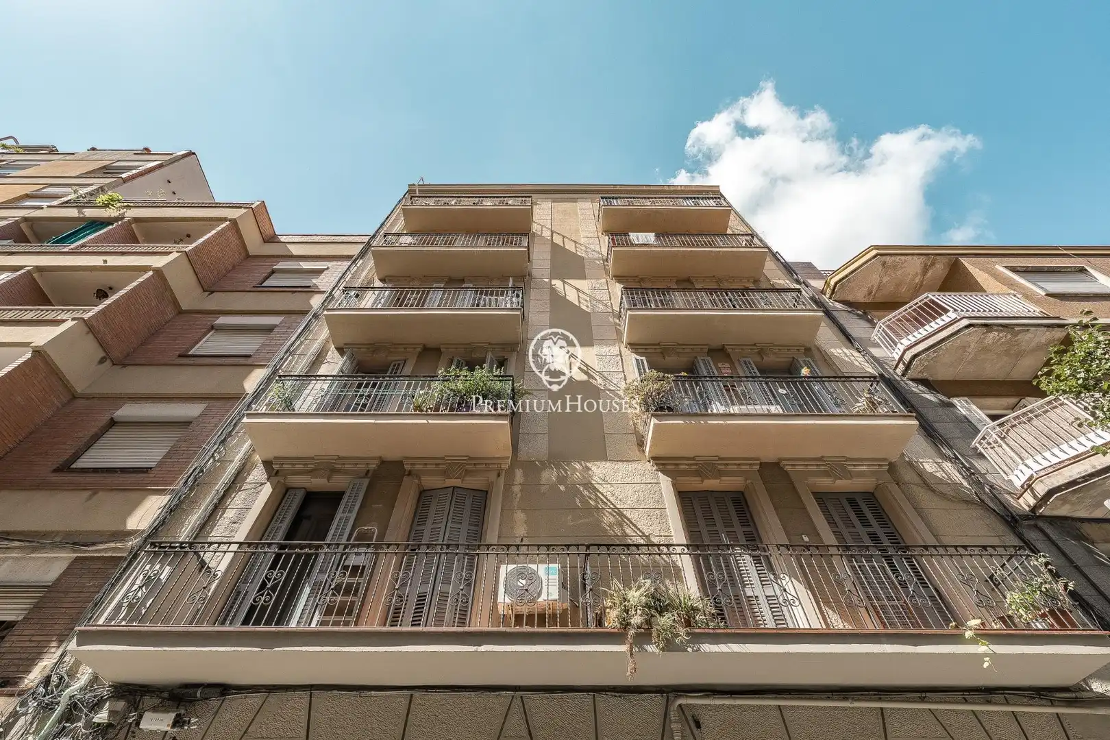 Außenansicht von Wohnungen zum Verkauf in Barcelona mit Klimaanlage, Heizung und Parkett