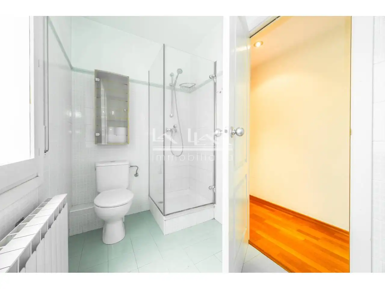 Bathroom of Flat for sale in Vic  with Heating, Parquet flooring and Storage room