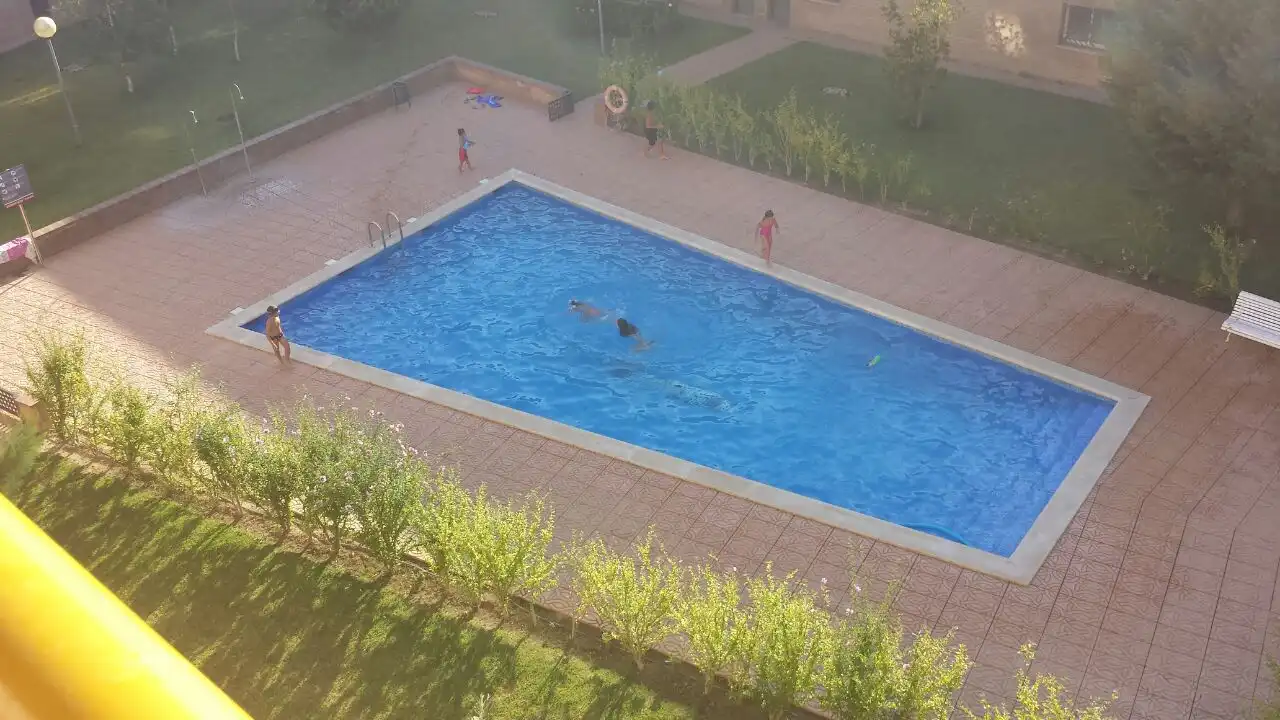 Piscina de Pis de lloguer en Tortosa amb Aire condicionat, Calefacció i Terrassa
