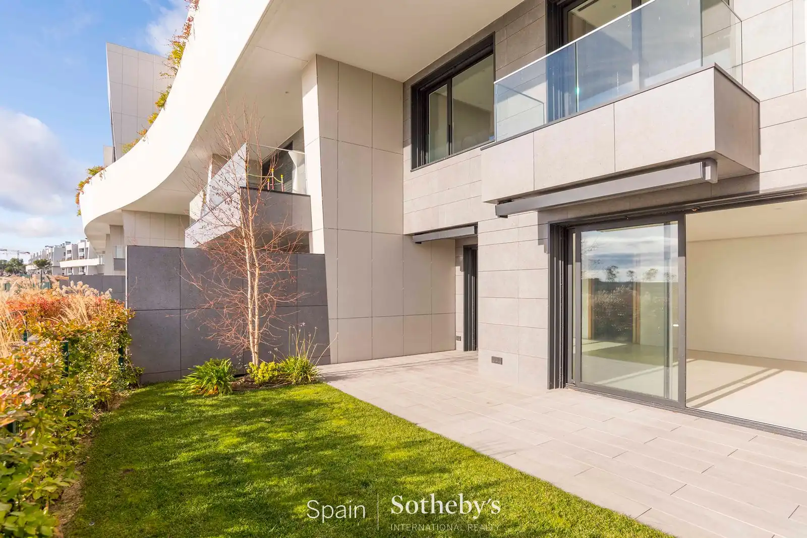 Vista exterior de Apartament de lloguer en Pozuelo de Alarcón amb Aire condicionat, Calefacció i Jardí privat