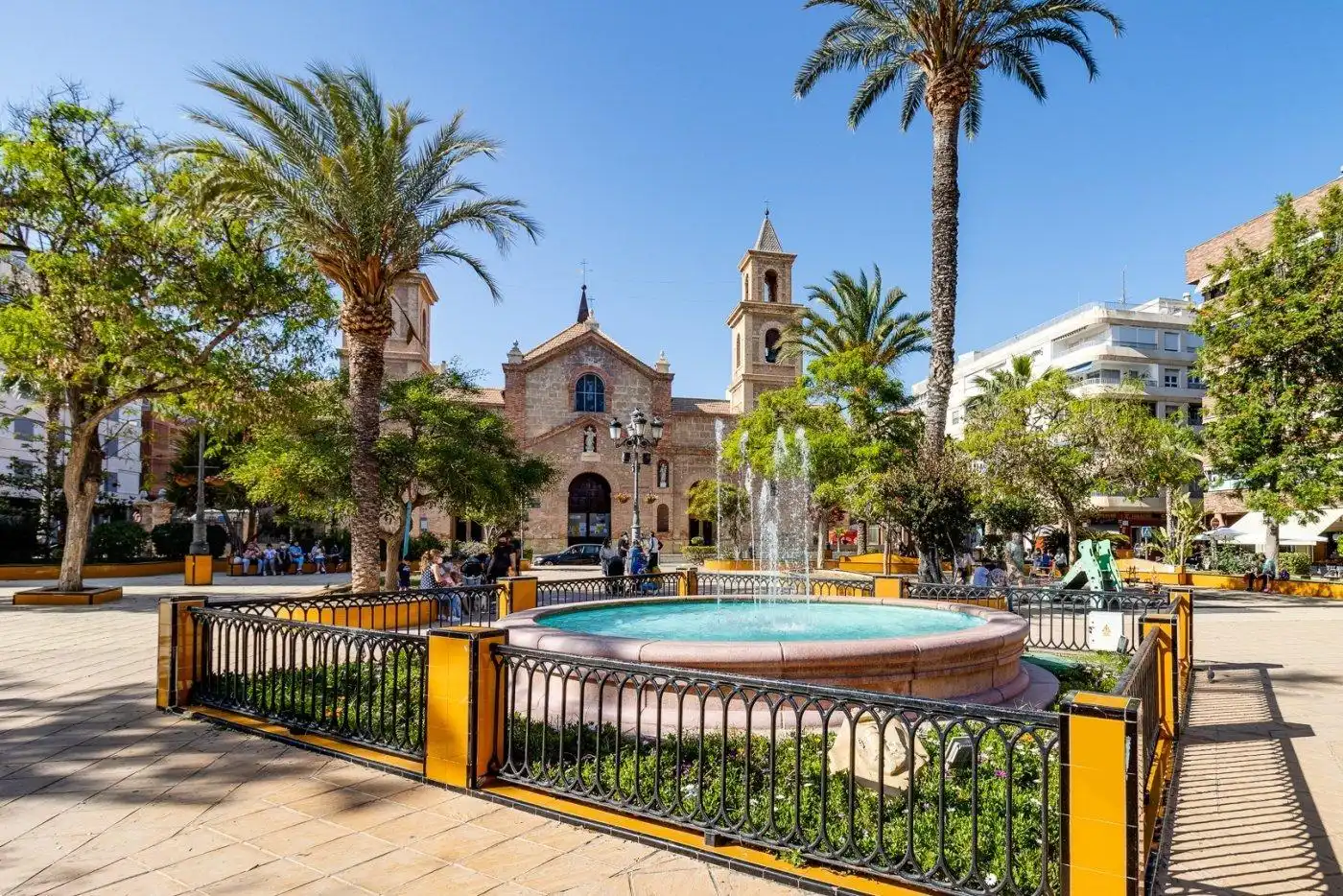 Vista exterior de Planta baja en venta en Torrevieja con Amueblado, Horno y Microondas