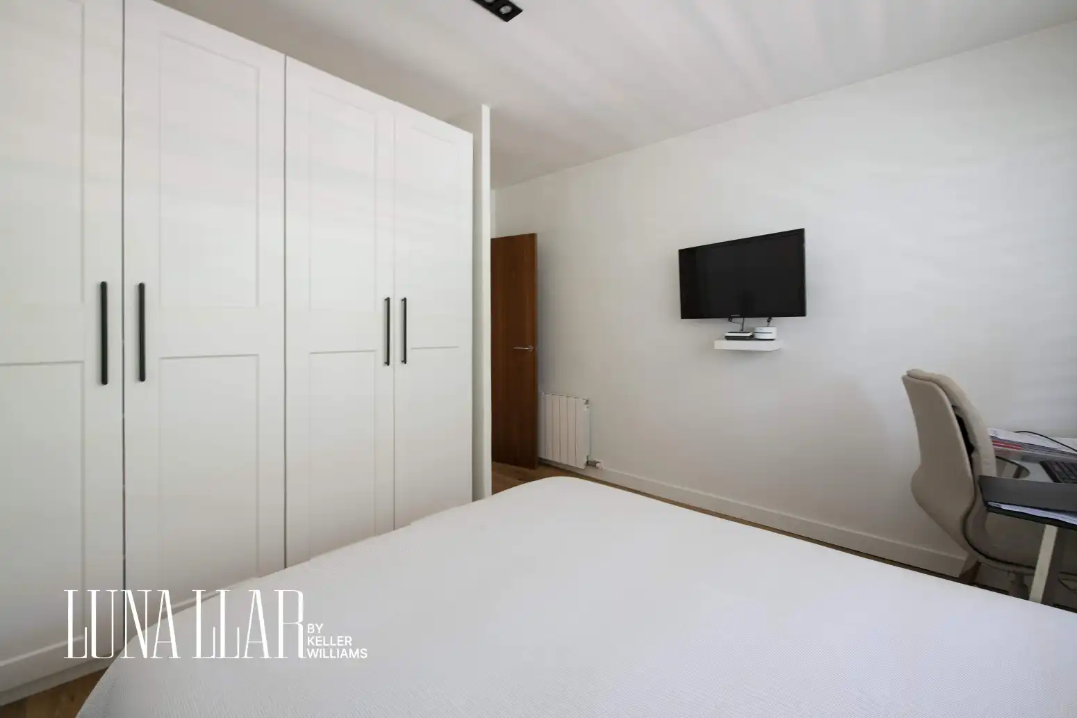 Schlafzimmer von Dachboden zum Verkauf in Gavà mit Heizung, Parkett und Terrasse