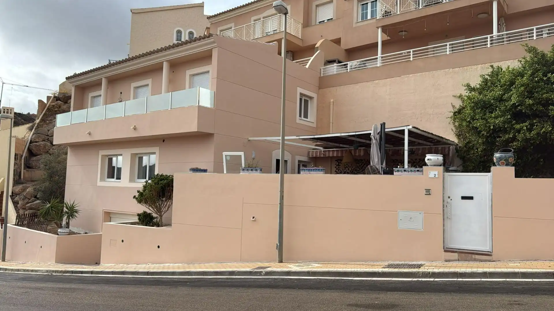Vista exterior de Casa adosada en venda en Vícar amb Aire condicionat, Calefacció i Jardí privat