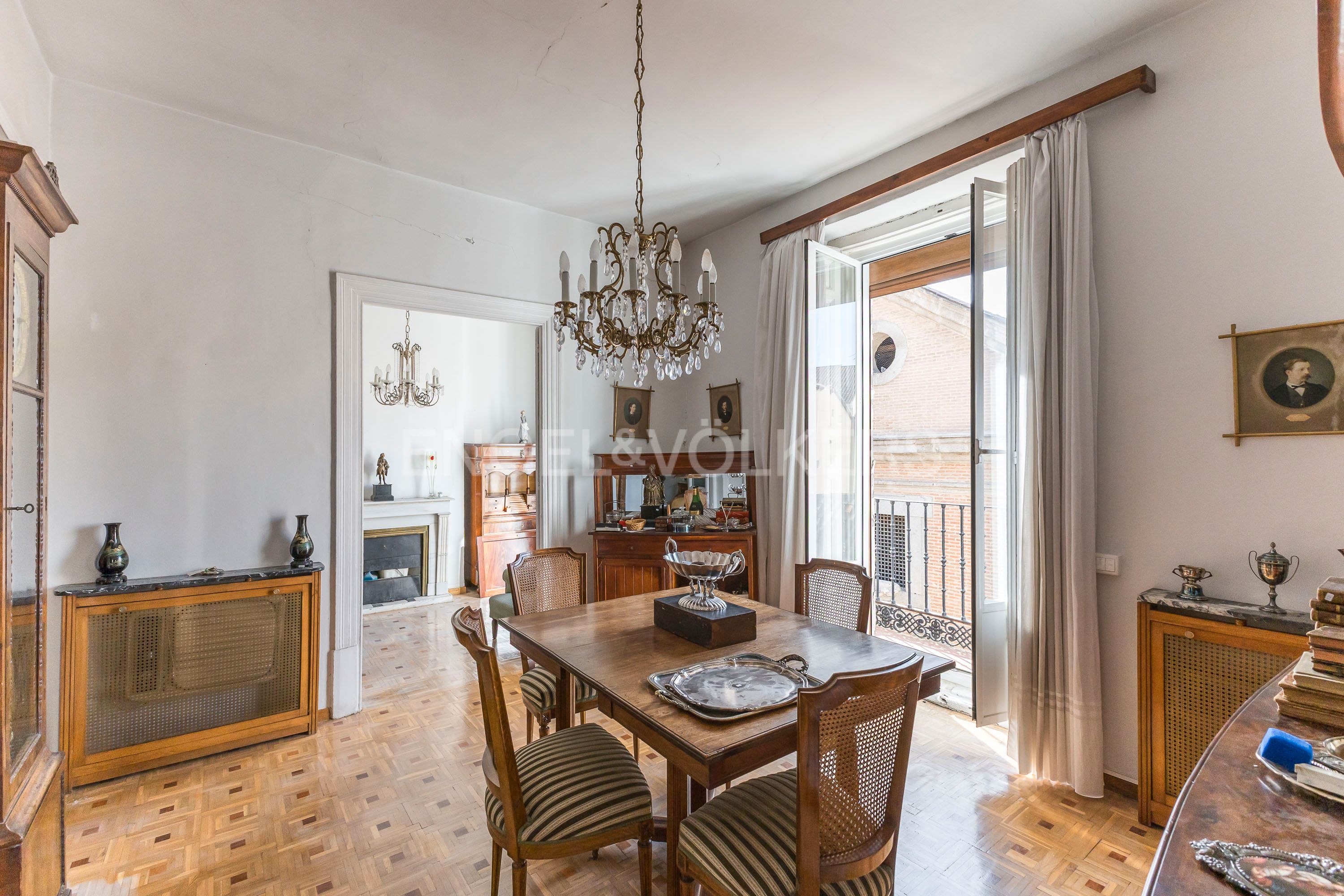Apartment for sale in Cortes - Huertas