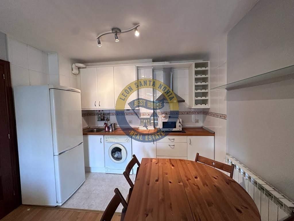 Cuina de Apartament en venda en Villaquilambre amb Calefacció, Terrassa i Traster