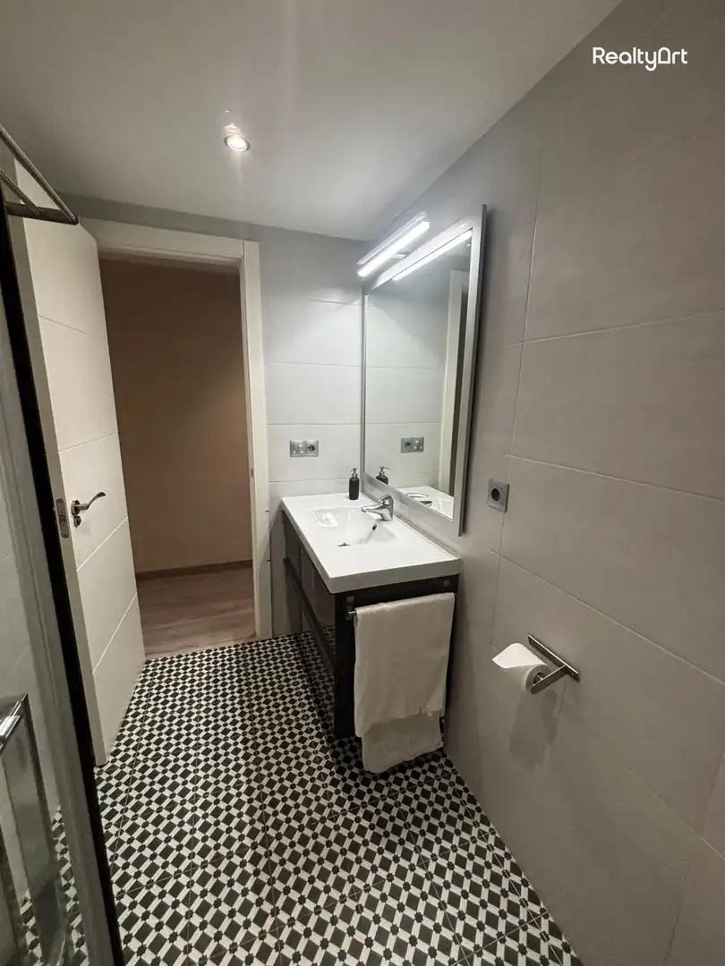 Bathroom of Flat for sale in Sevilla  with Air Conditioner, Heating and Terrace