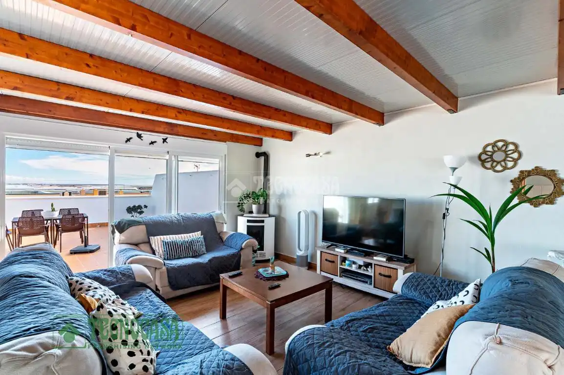 Wohnzimmer von Einfamilien-Reihenhaus zum Verkauf in El Ejido mit Klimaanlage, Parkett und Terrasse