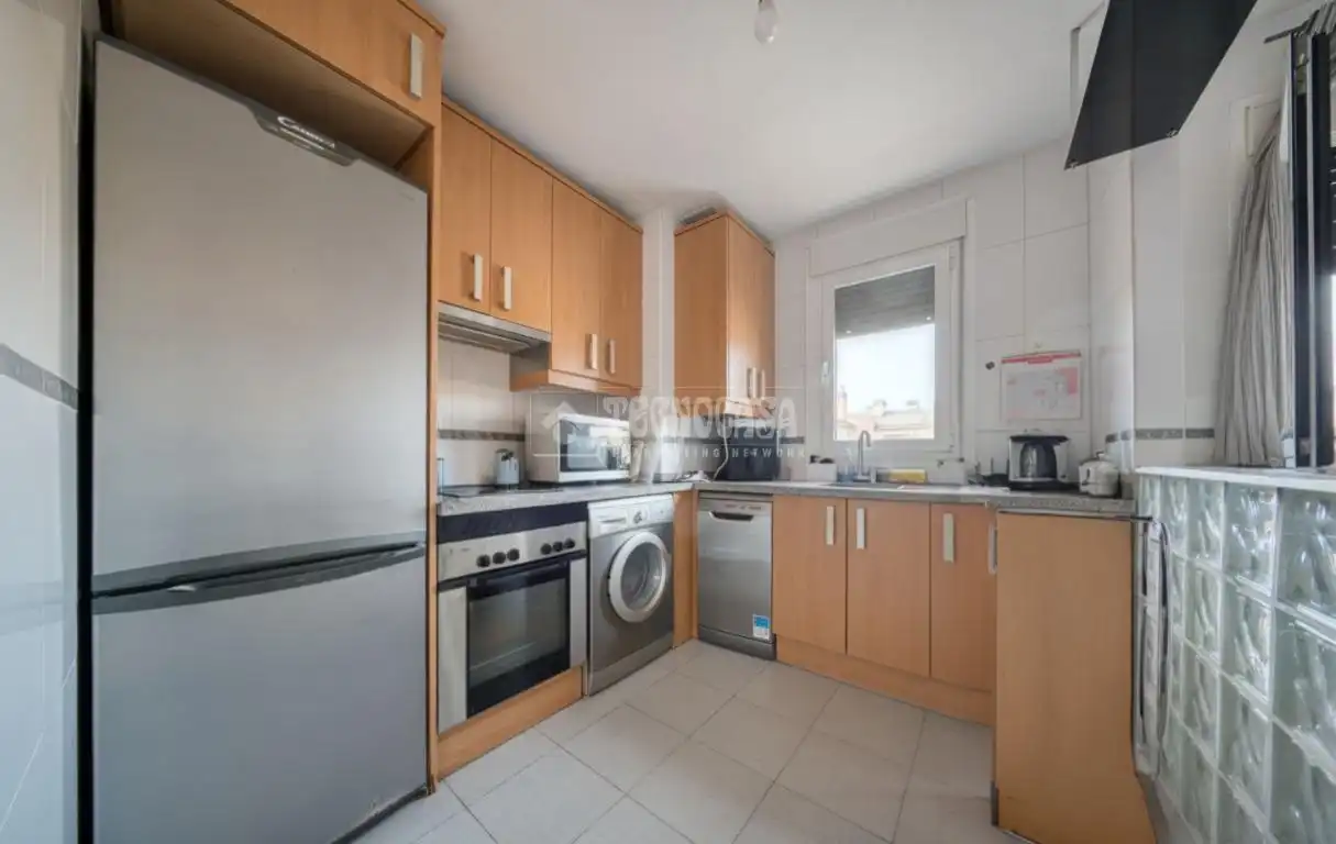 Cocina de Piso en venta en Arroyo de la Encomienda con Terraza, Trastero y Piscina comunitaria