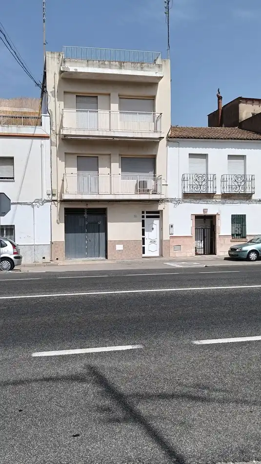 Adosado con terraza en venta en Avenida Valencia 41