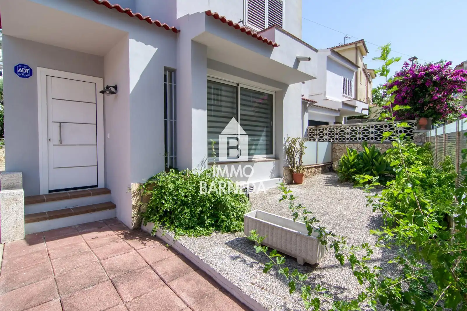 Casa con jardín en venta en de la Barca 16
