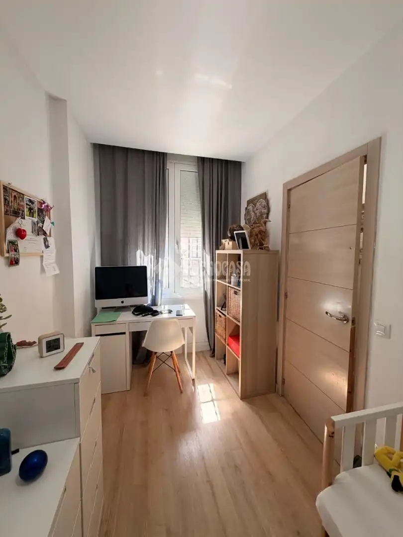 Dormitori de Casa adosada en venda en Sabadell