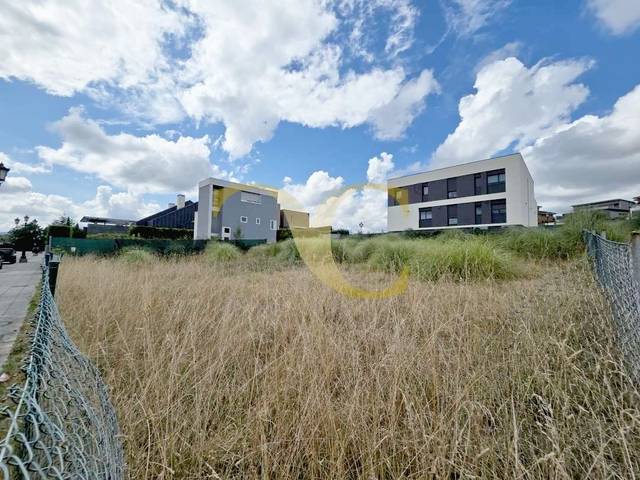 Terreno residencial en Venta en Calle San Martin del Rey Aurelio en Montecerrao