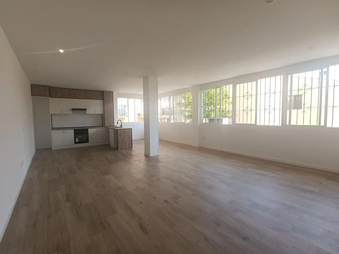Sala d'estar de Pis de lloguer en El Molar (Madrid) amb Aire condicionat i Calefacció