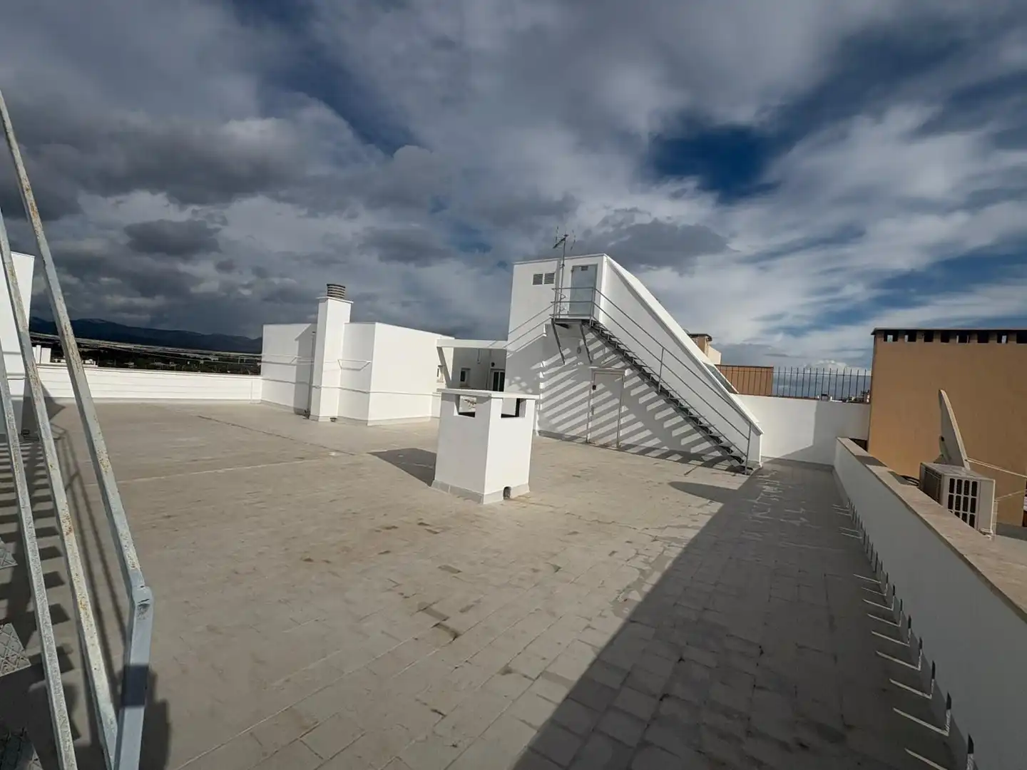 Außenansicht von Wohnungen zum Verkauf in  Palma de Mallorca mit Klimaanlage, Heizung und Terrasse