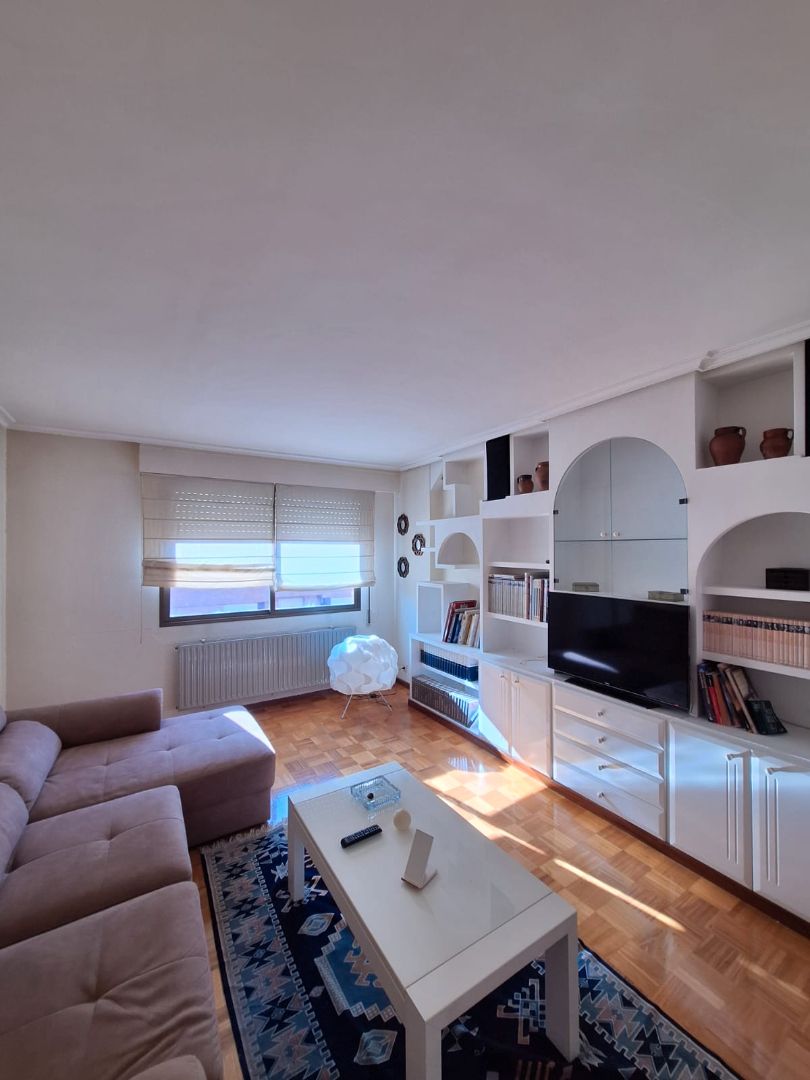 Sala d'estar de Pis en venda en  Logroño amb Calefacció, Parquet i Terrassa