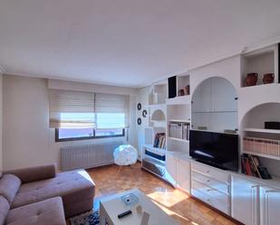 Sala d'estar de Pis en venda en  Logroño amb Calefacció, Parquet i Terrassa