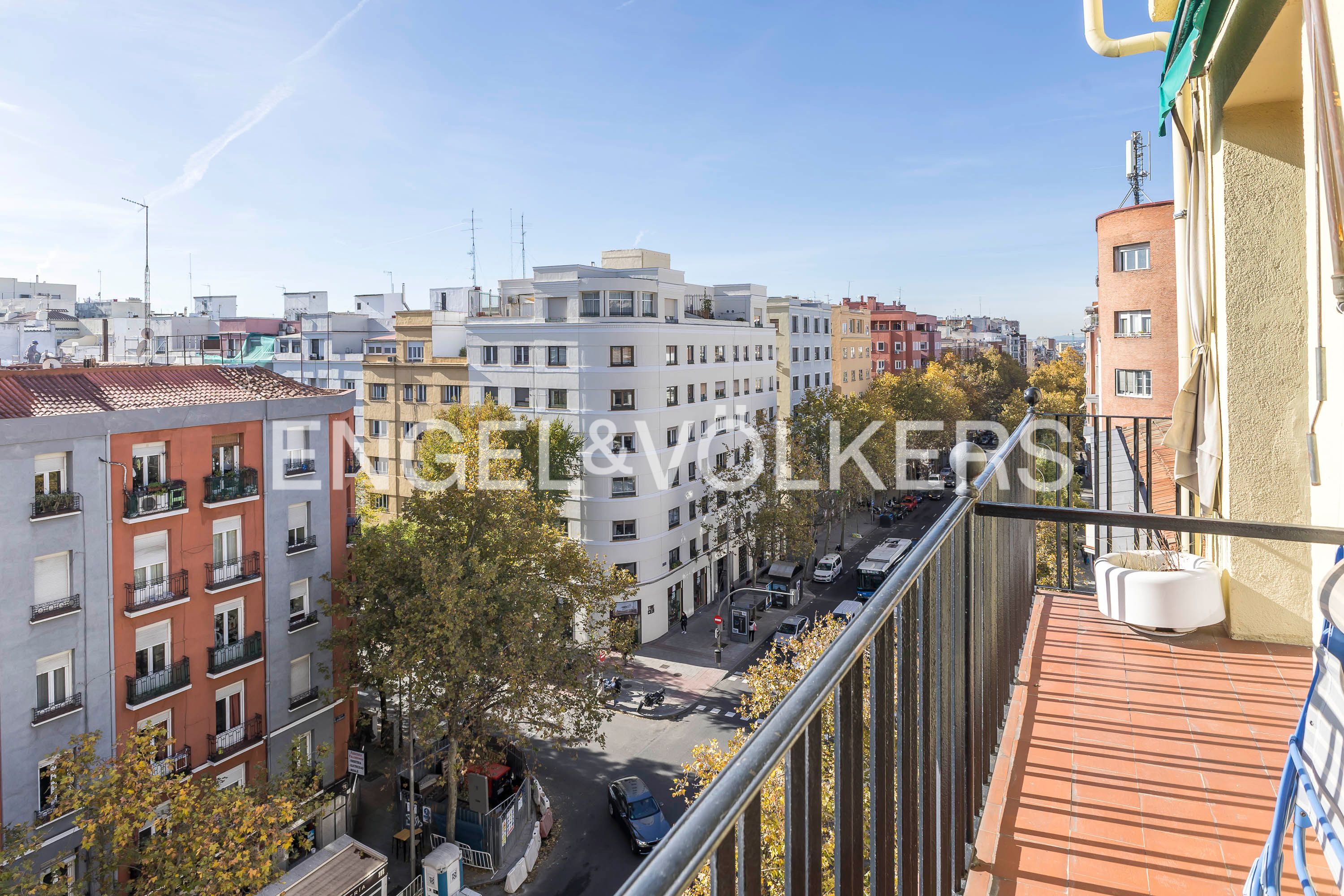 Exterior view of Apartment for sale in  Madrid Capital  with Heating and Balcony
