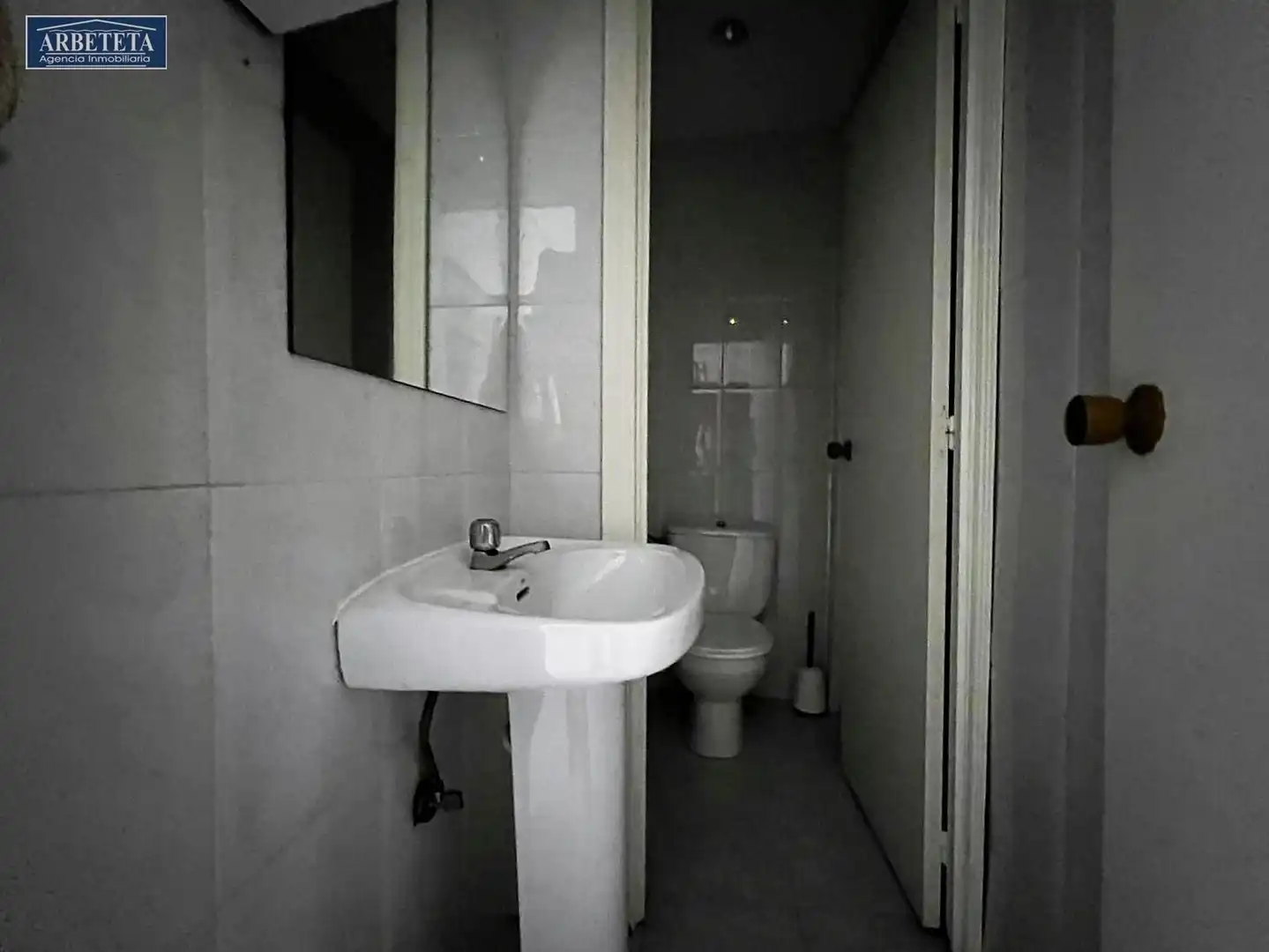 Baño de Oficina de alquiler en Guadalajara con Calefacción