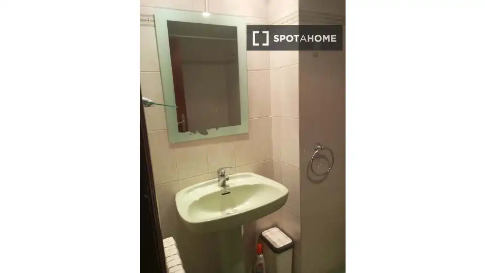 Bathroom of Flat for share in Zaragoza  with Air Conditioner, Terrace and Furnished