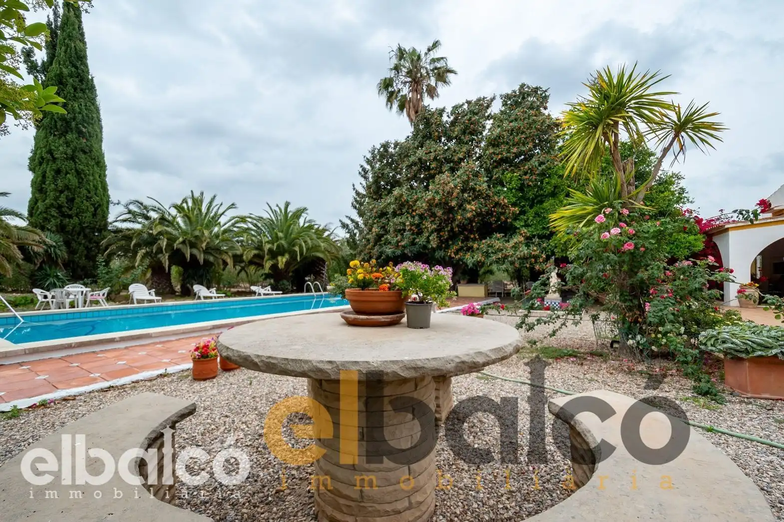 Garden of Country homes for sale in Valls  with Terrace, Swimming Pool and Furnished