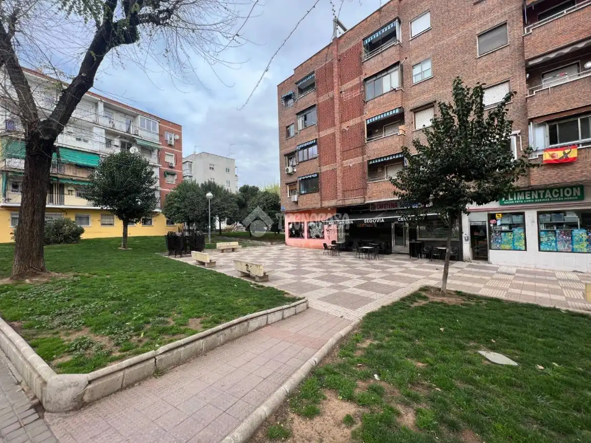 Vista exterior de Estudi en venda en Leganés