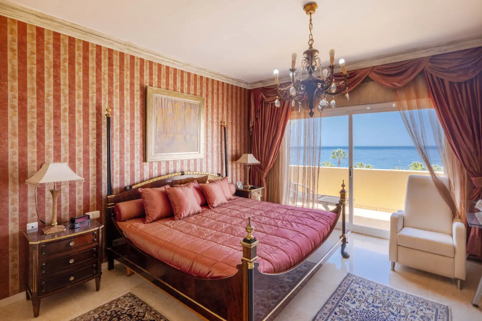 Schlafzimmer von Dachboden zum Verkauf in Marbella mit Klimaanlage, Heizung und Terrasse