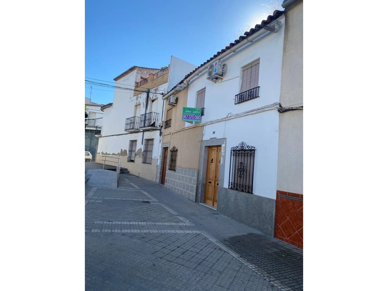 Vista exterior de Casa o xalet en venda en Castro del Río amb Aire condicionat, Terrassa i Traster