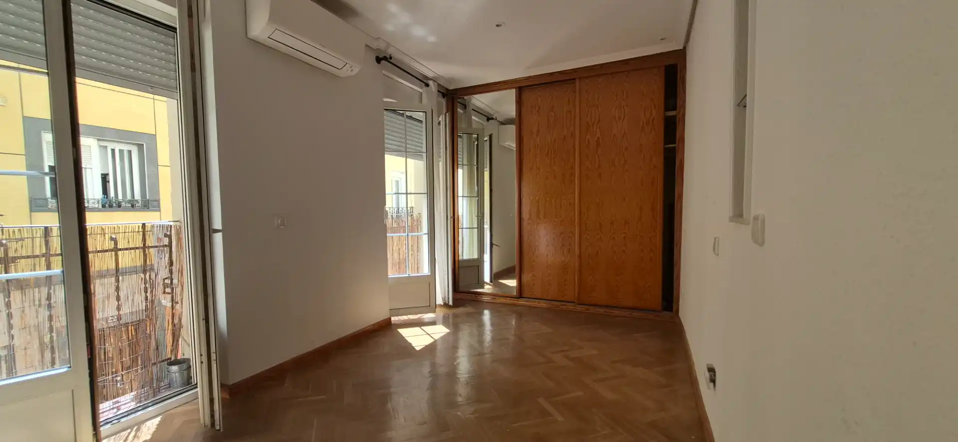 Bedroom of Flat for rent in Madrid  with Air Conditioner, Heating and Parquet flooring