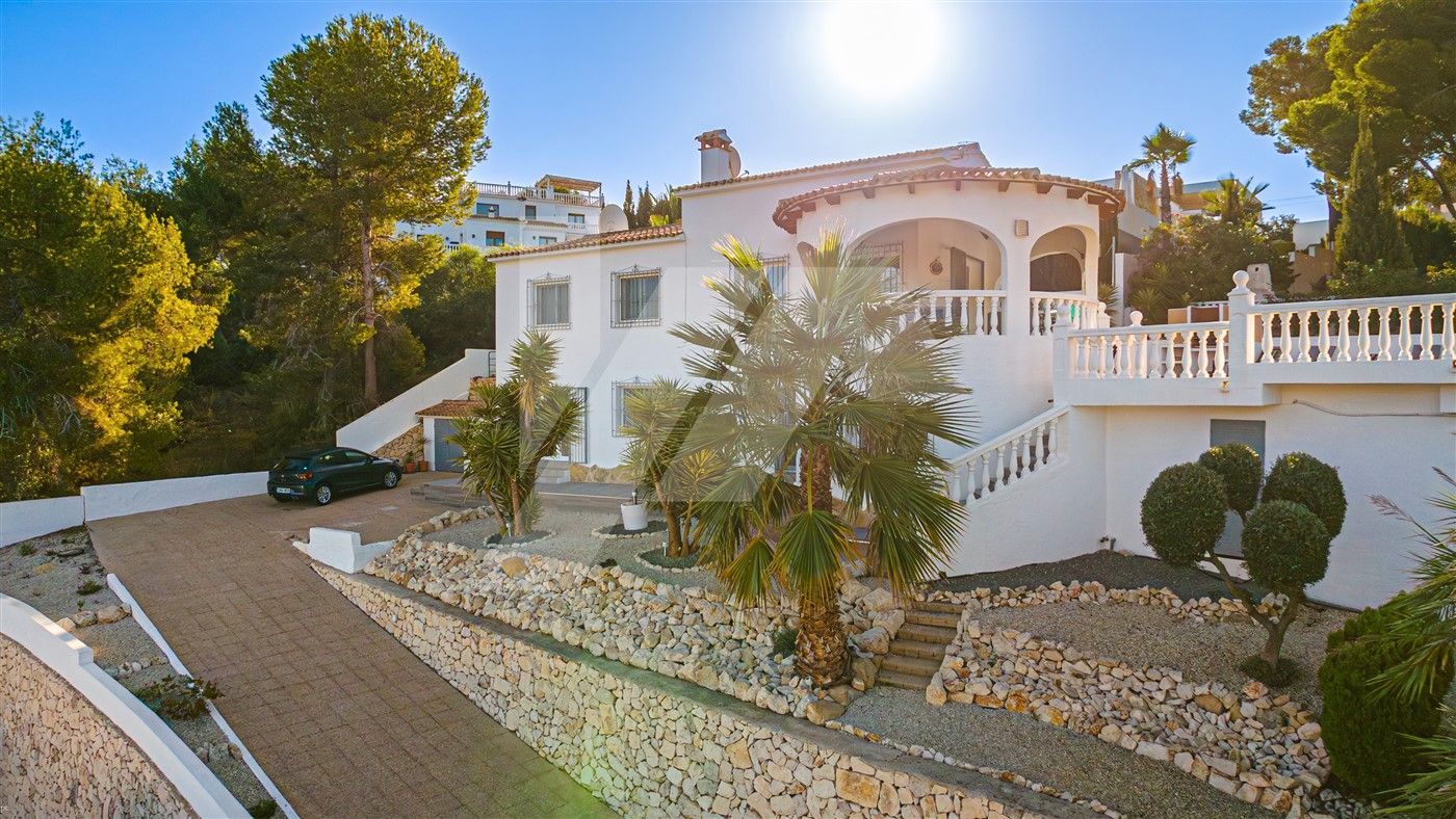 Vista exterior de Casa o xalet en venda en Moraira amb Calefacció, Jardí privat i Terrassa