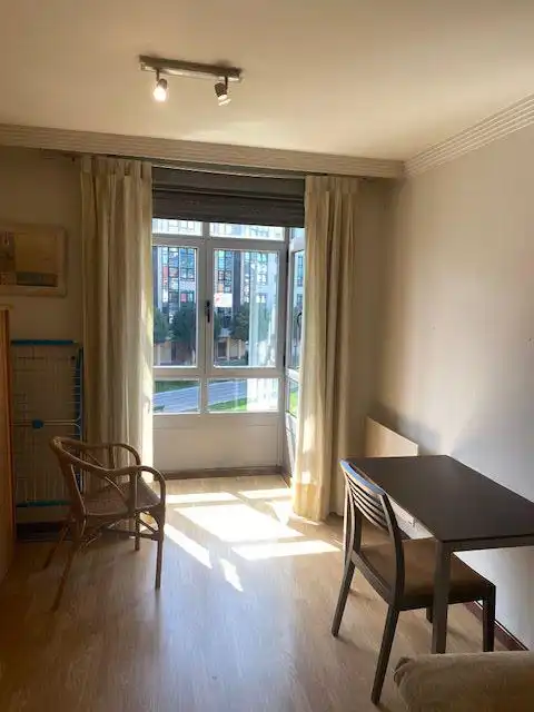 Schlafzimmer von Wohnung zur Miete in Oviedo  mit Heizung und Möbliert