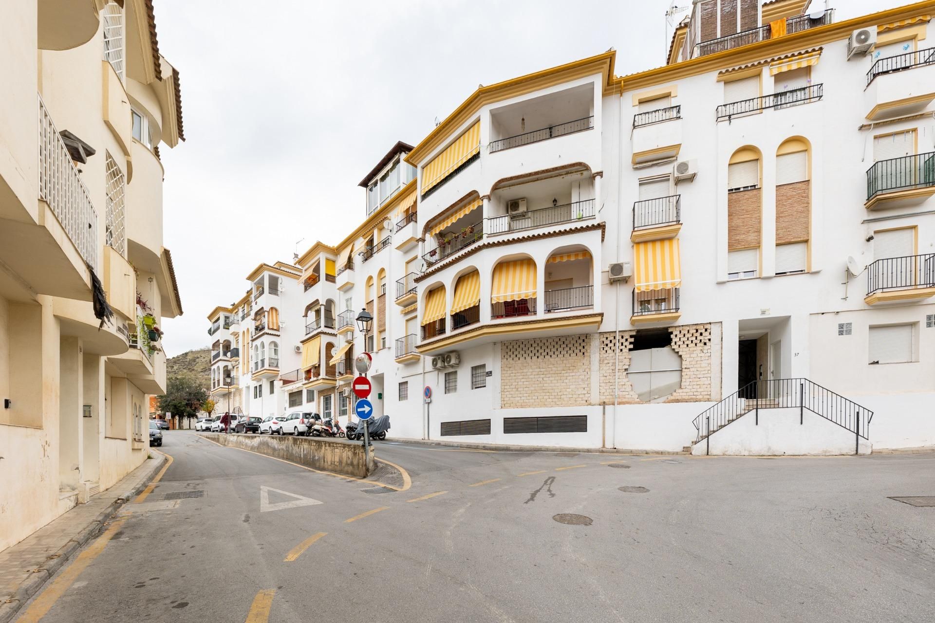 Vista exterior de Pis en venda en Cenes de la Vega amb Aire condicionat, Alarma i Piscina comunitària