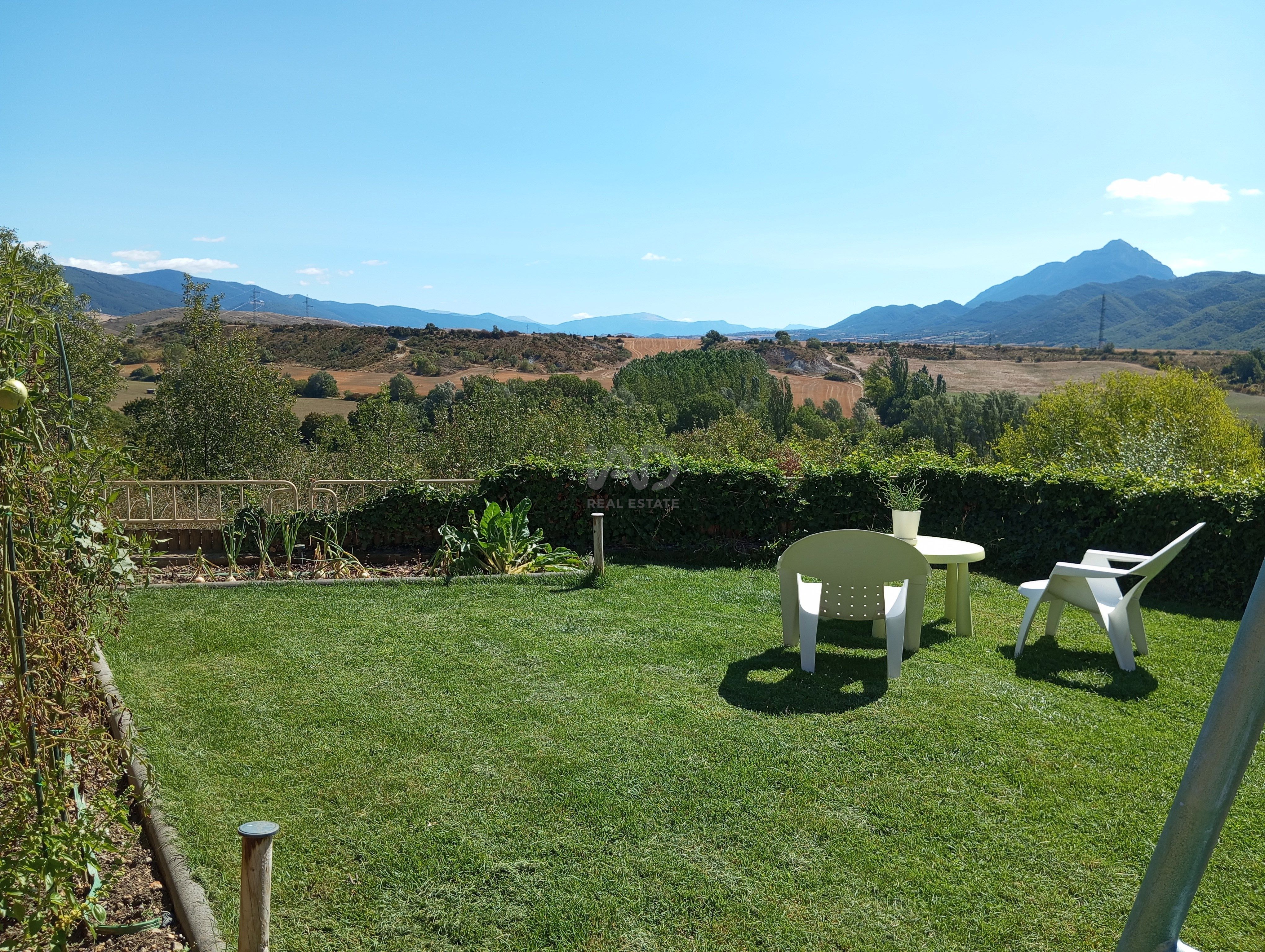 Garden of House or chalet for sale in Jaca  with Air Conditioner and Heating