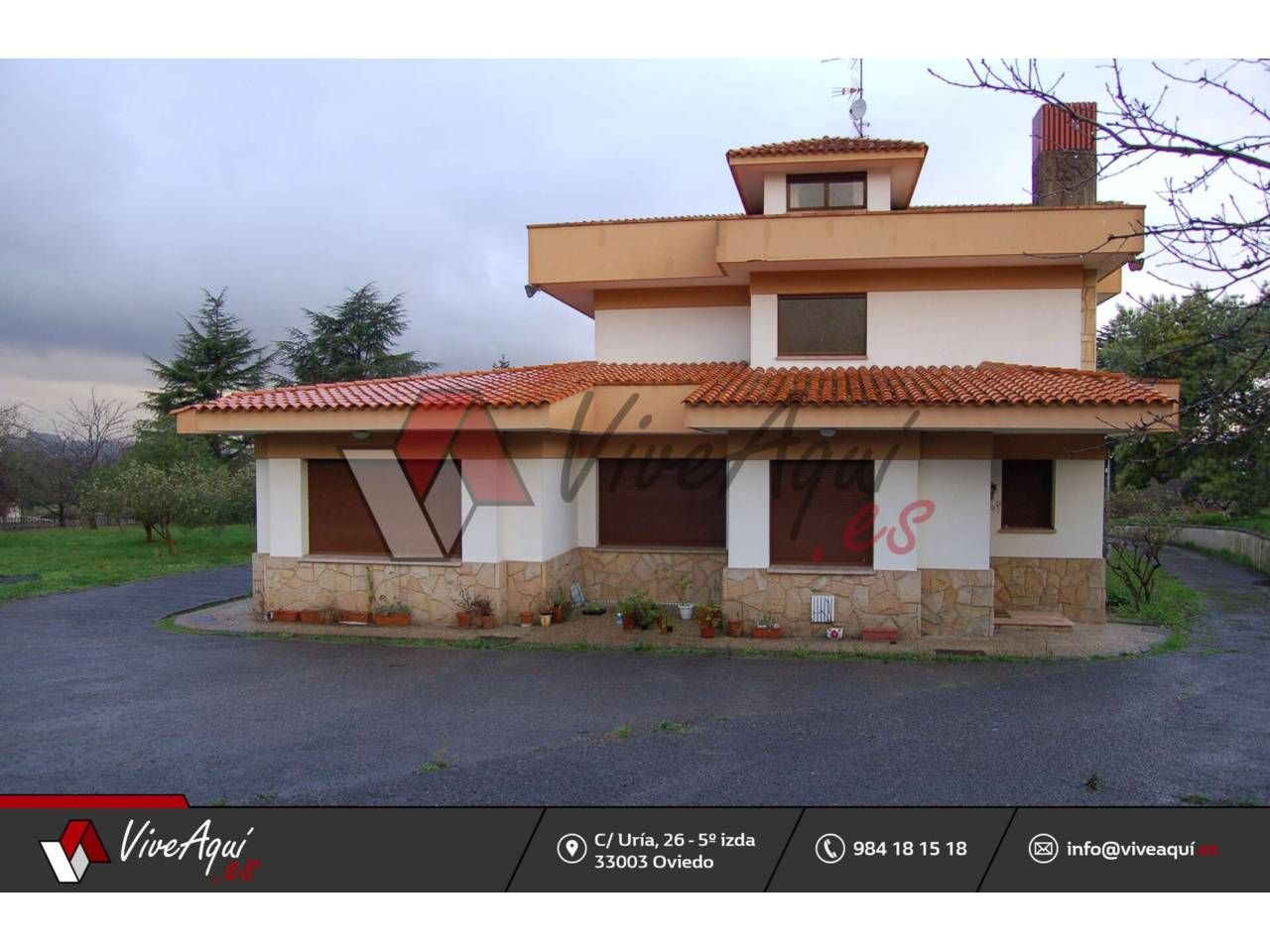 Exterior view of House or chalet for sale in Gijón   with Heating, Private garden and Terrace