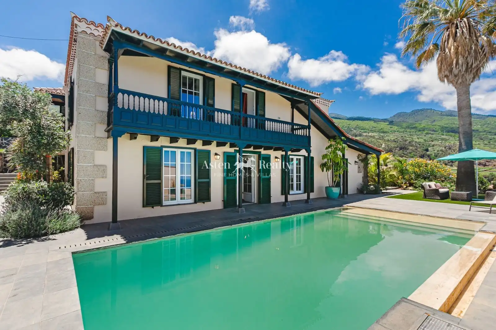 Vista exterior de Casa o xalet en venda en La Victoria de Acentejo amb Jardí privat, Terrassa i Traster