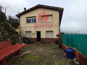 Casa con balcone in vendita a Toén