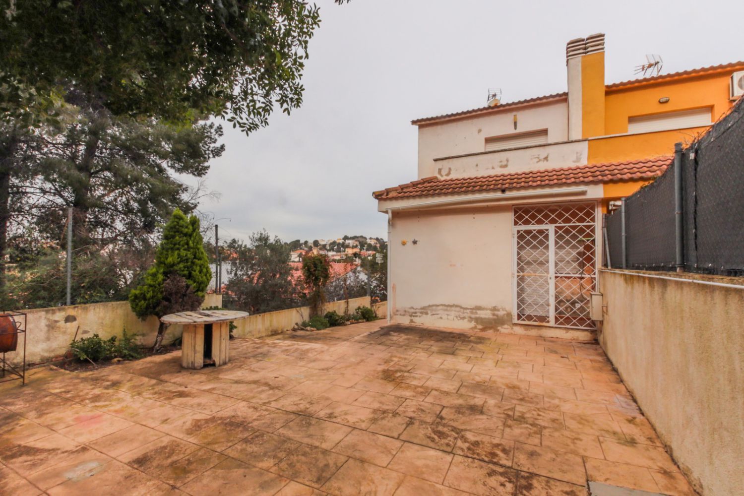 Vista exterior de Casa o xalet en venda en Calafell amb Terrassa i Balcó