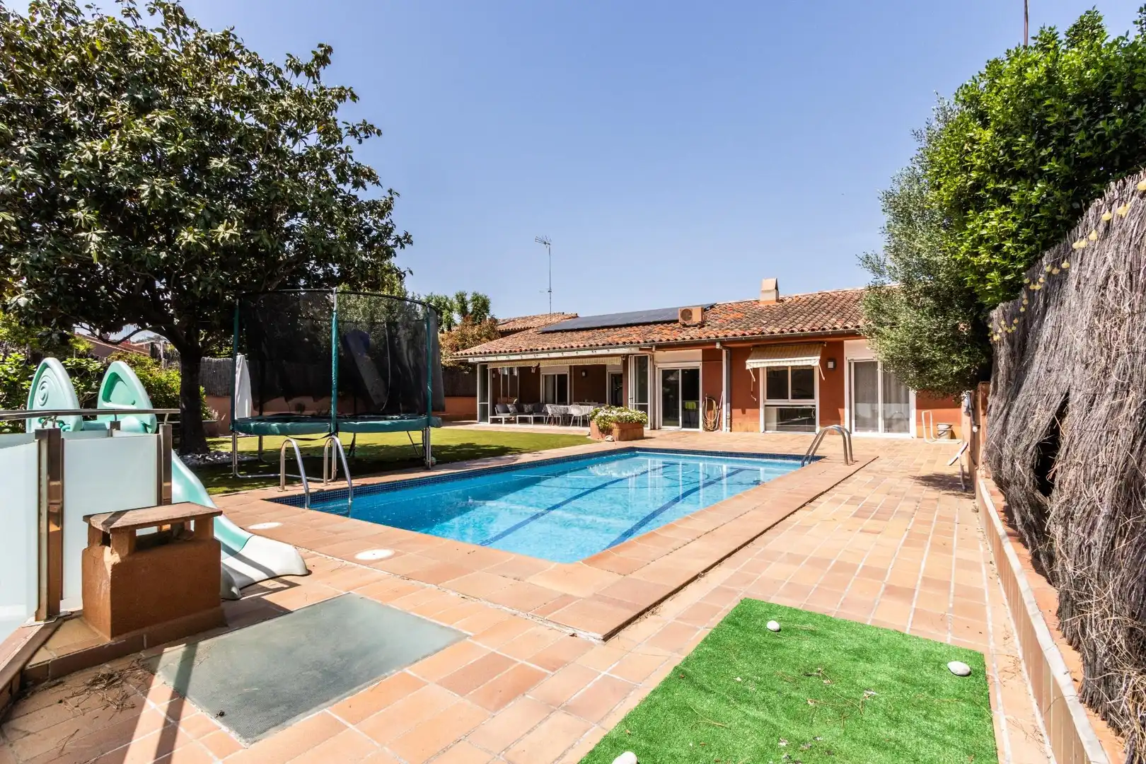 Piscina de Casa o xalet en venda en Sant Quirze del Vallès amb Aire condicionat, Calefacció i Jardí privat